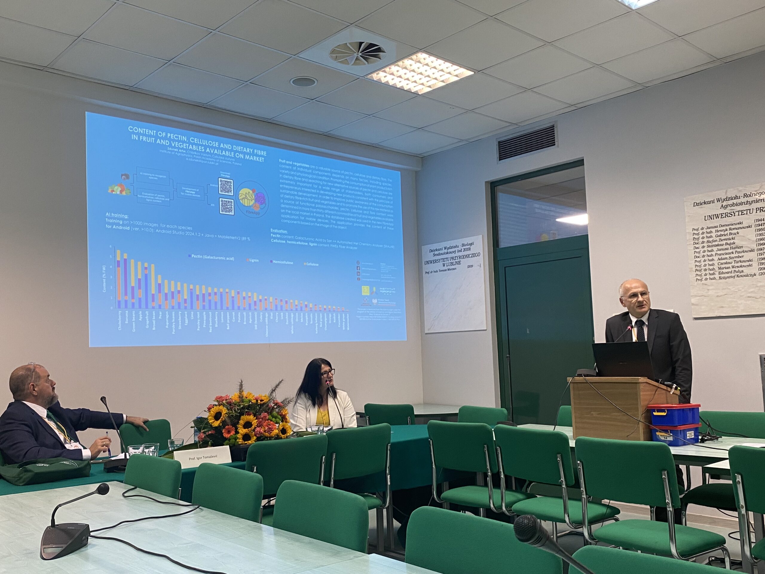 Wykład Pana Prof. Artura Zdunka pt. Content of pectin, cellulose and dietary fibre in fruit and vegetables available on market w ramach konferencji międzynarodowej pt. The International Conference “Food in a Sustainable World”